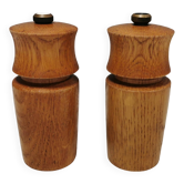 Moulins à sel et à poivre conçus par le designer danois Falle Uldall en chêne pour Dane Wood dans les années 1960.