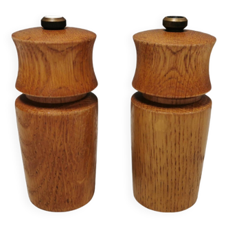 Salt and pepper mills designed by Danish designer Falle Uldall in oak for Dane Wood in the 1960s.