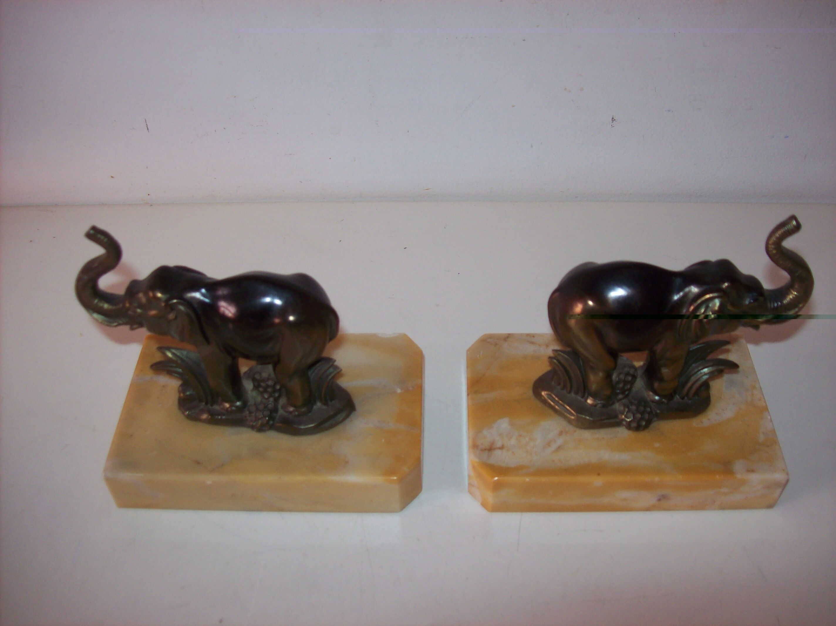 Elephant bookends