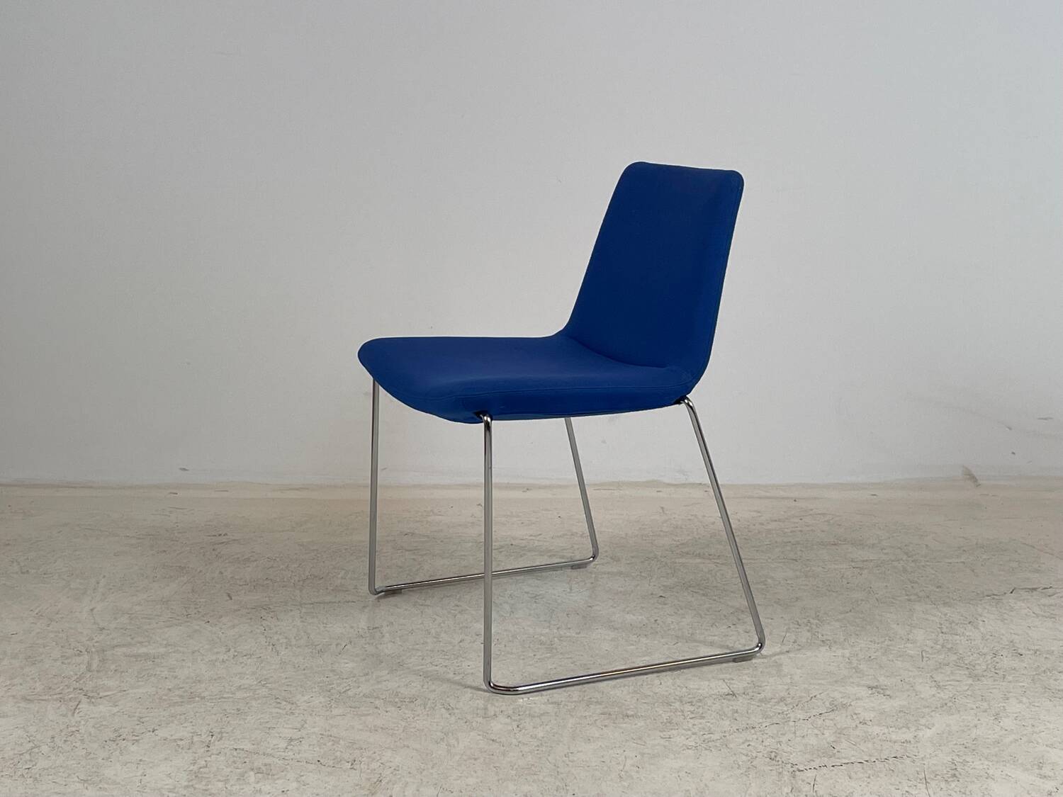 Chaise Cosmos B&B Italia par Jeffrey Bernett