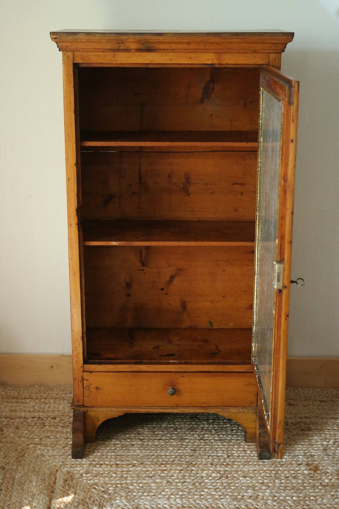 Low country window from the early 20th century