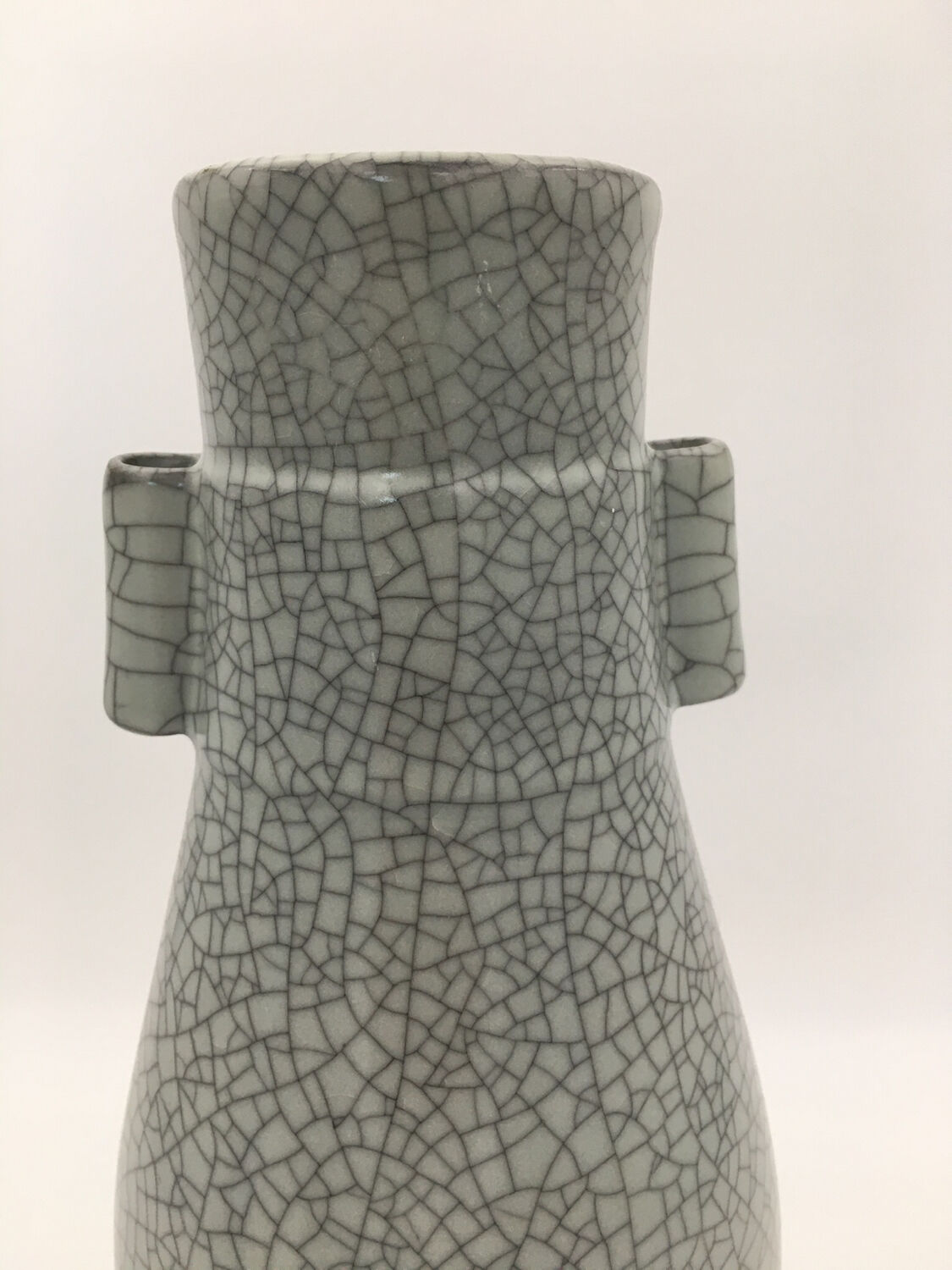 Gray vase HU shape cracked ceramic China