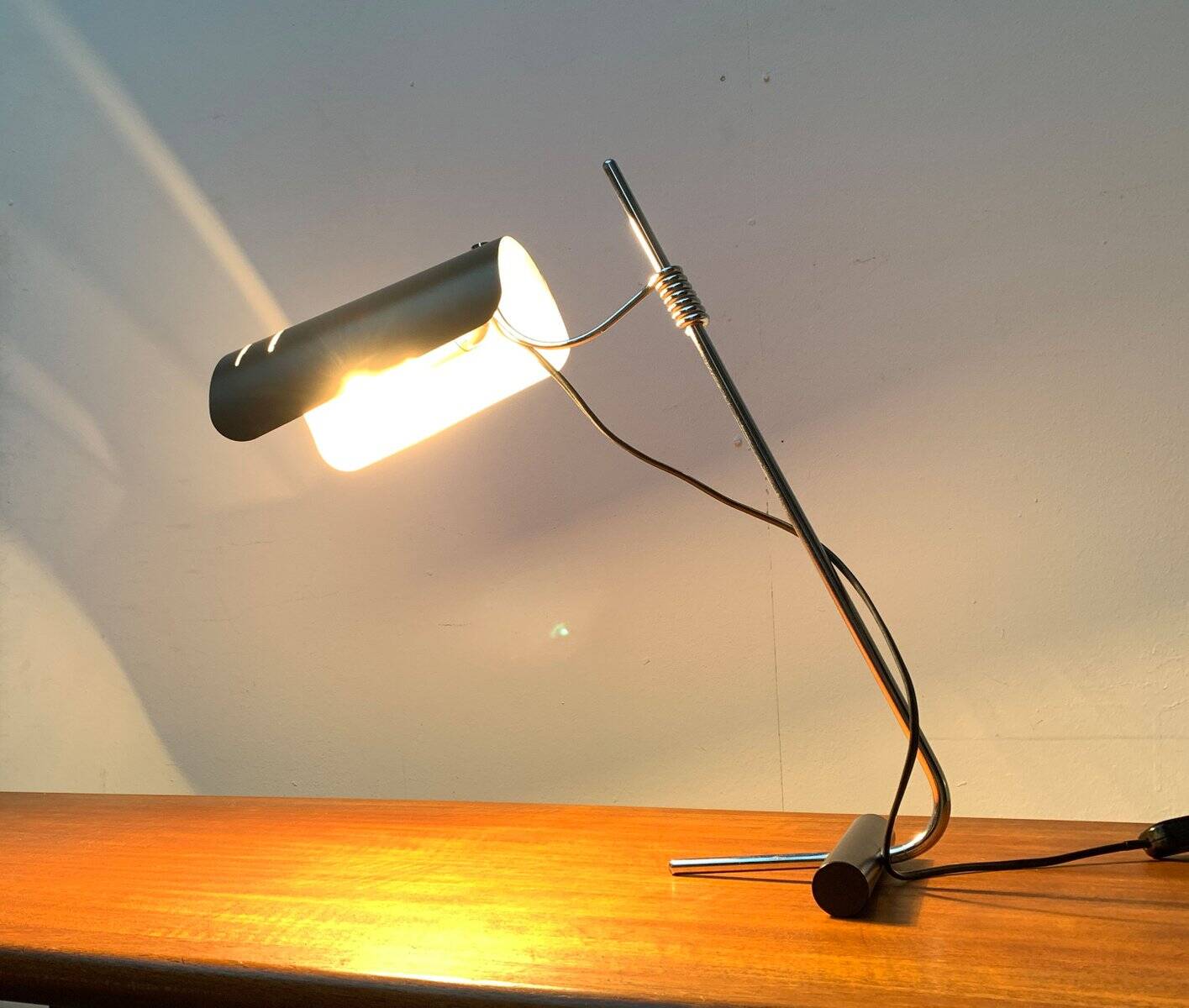Lampe de table minimaliste italienne du milieu du siècle