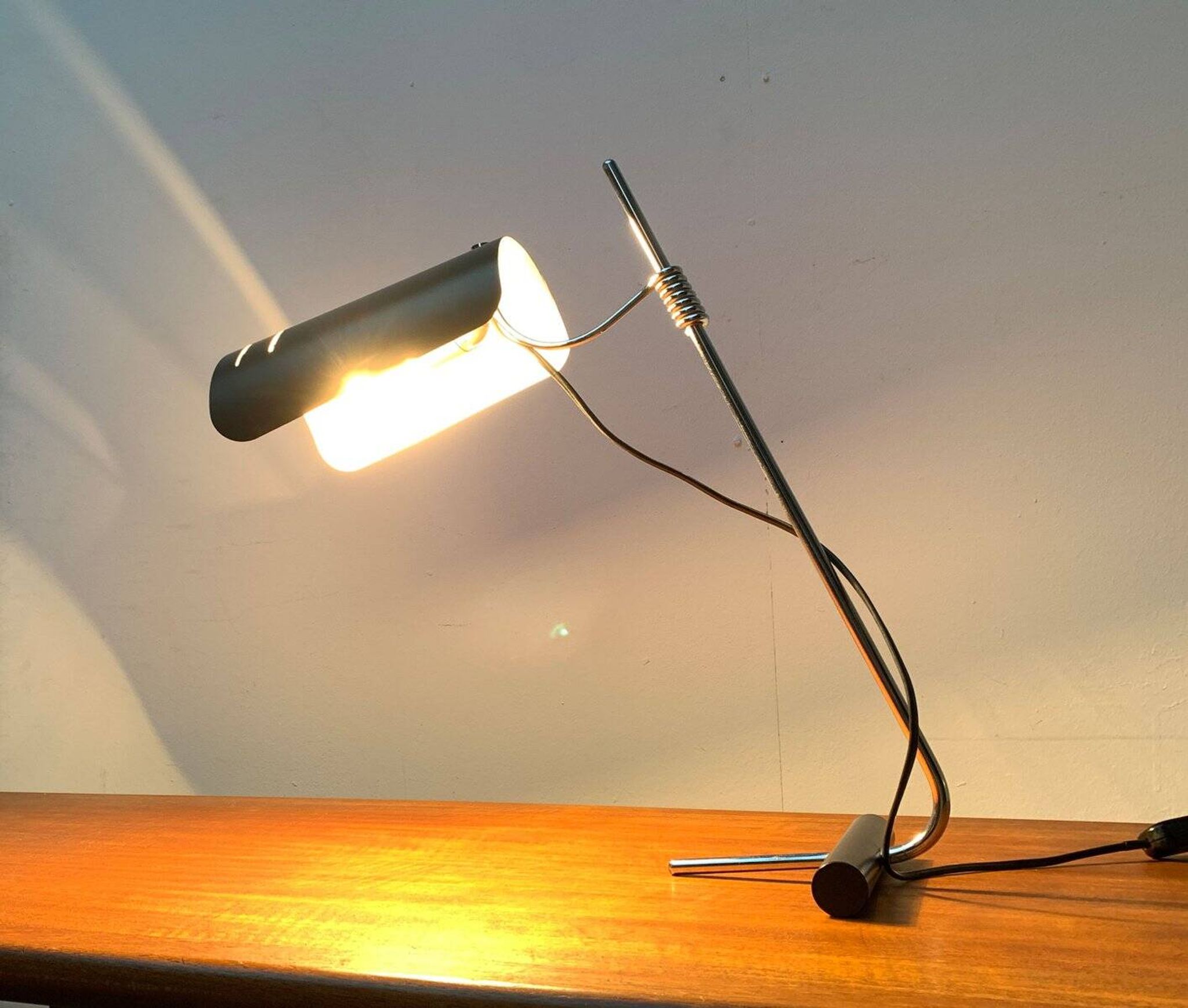 Mid-century Italian minimalist table lamp