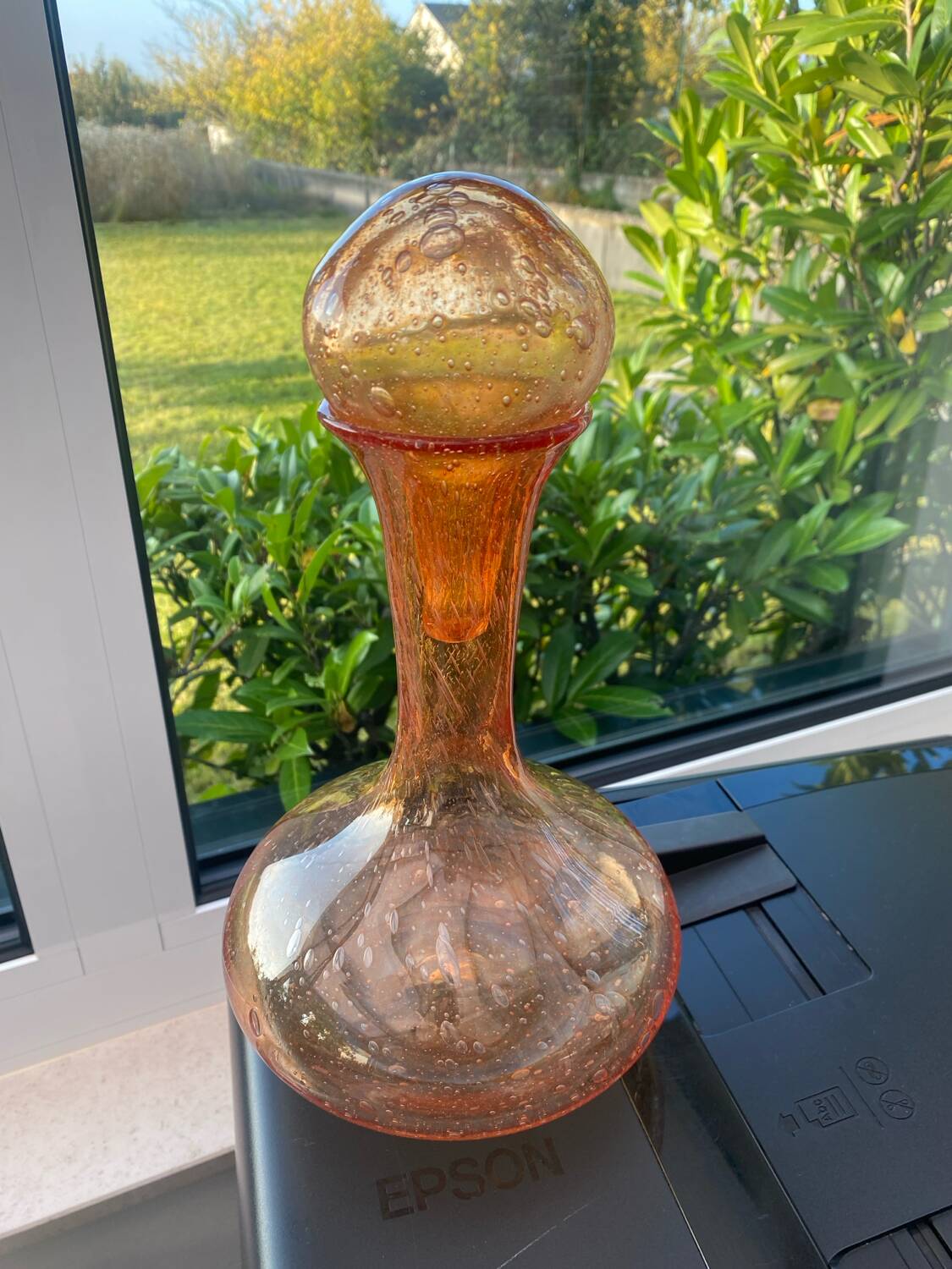 Blown glass decanter with bubbles