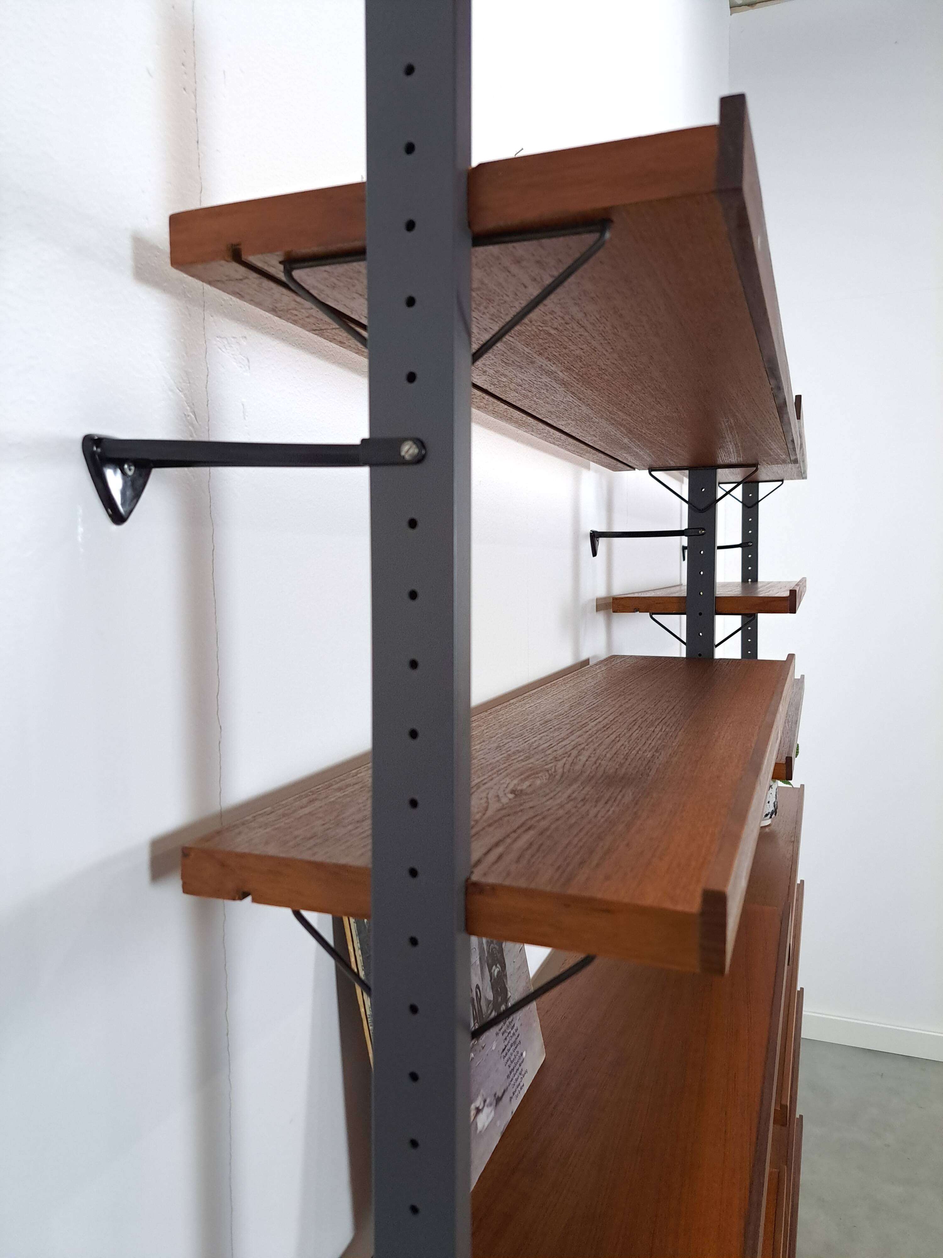 Mid Century Olof Pira Zweden teak modulair LP wandsysteem