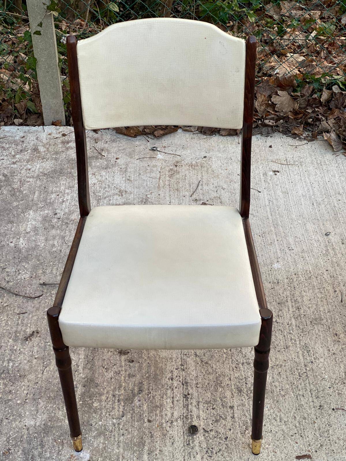 4 Scandinavian chairs in solid wood and white imitation leather