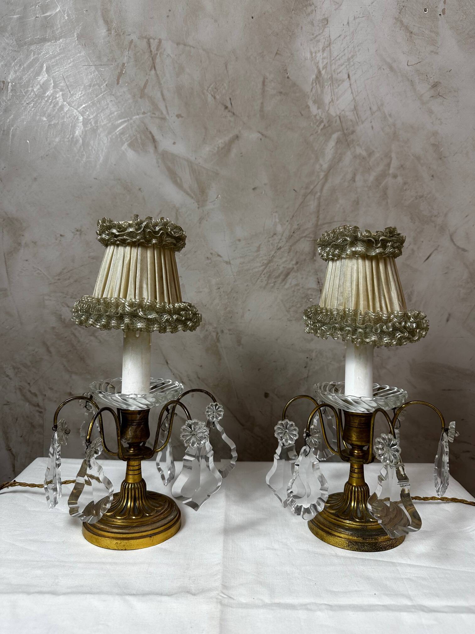 Paire de lampes classiques
