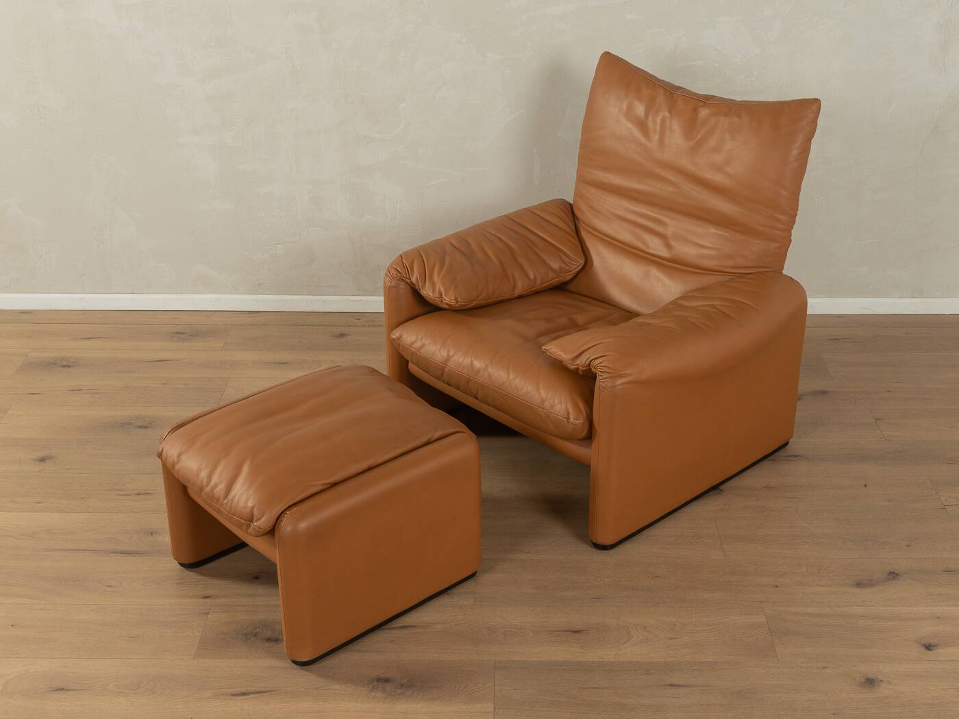 675 Maralunga armchair with ottoman by Vico Magistretti for Cassina, 1970s, original cognac brown leather