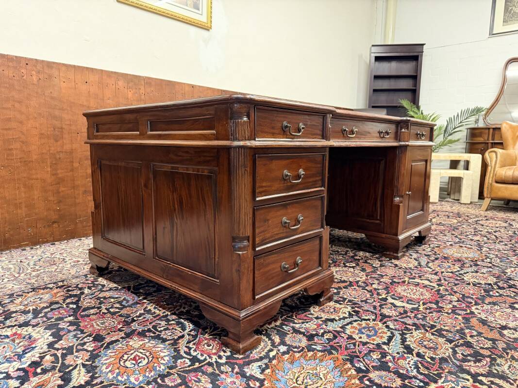 English Classic Chesterfield Partnerdesk Desk