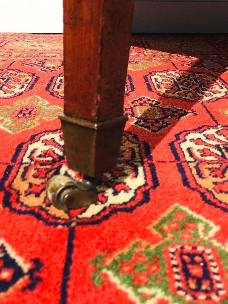 19th expandable empire table 4/6 p