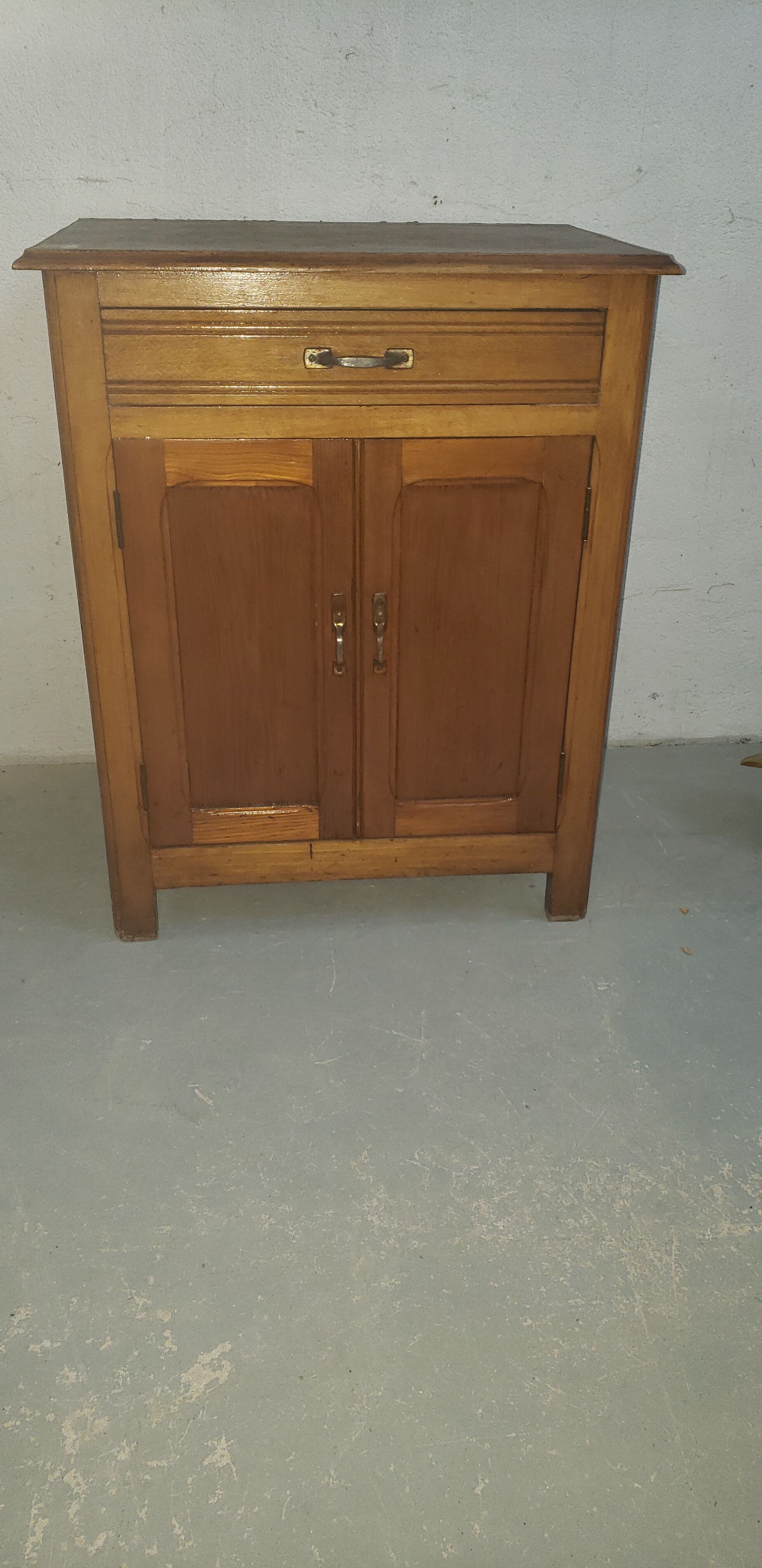 Buffet parisien en sapin