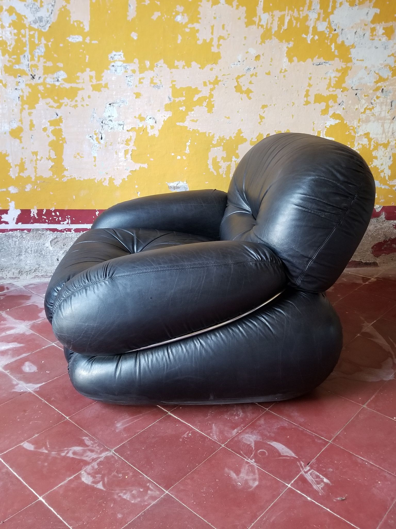 Set of 2 okay black leather lounge chairs by Adriano Piazzesi, 1970