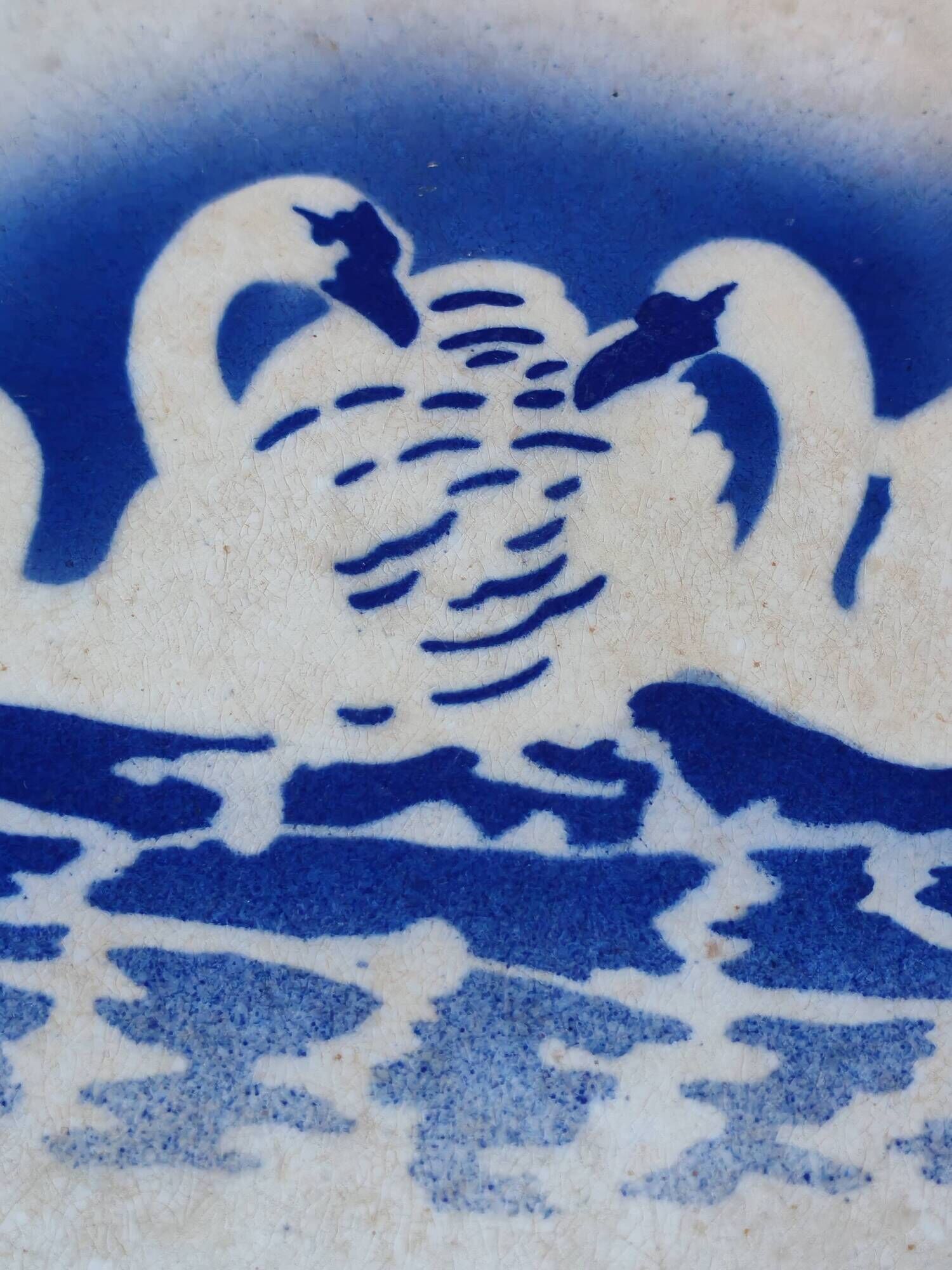 Hollow plate Moulin des Loups Hamage France, blue and white swan decoration.