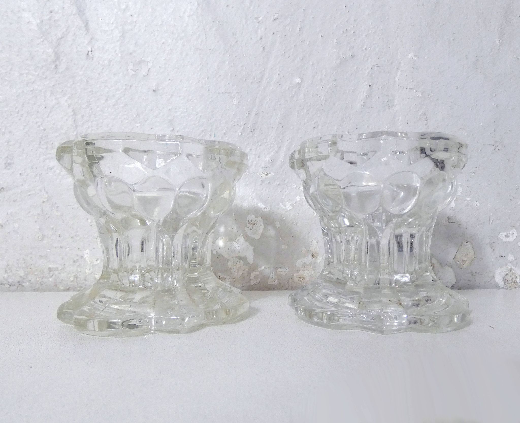 Paire de bougeoirs en verre vintage
