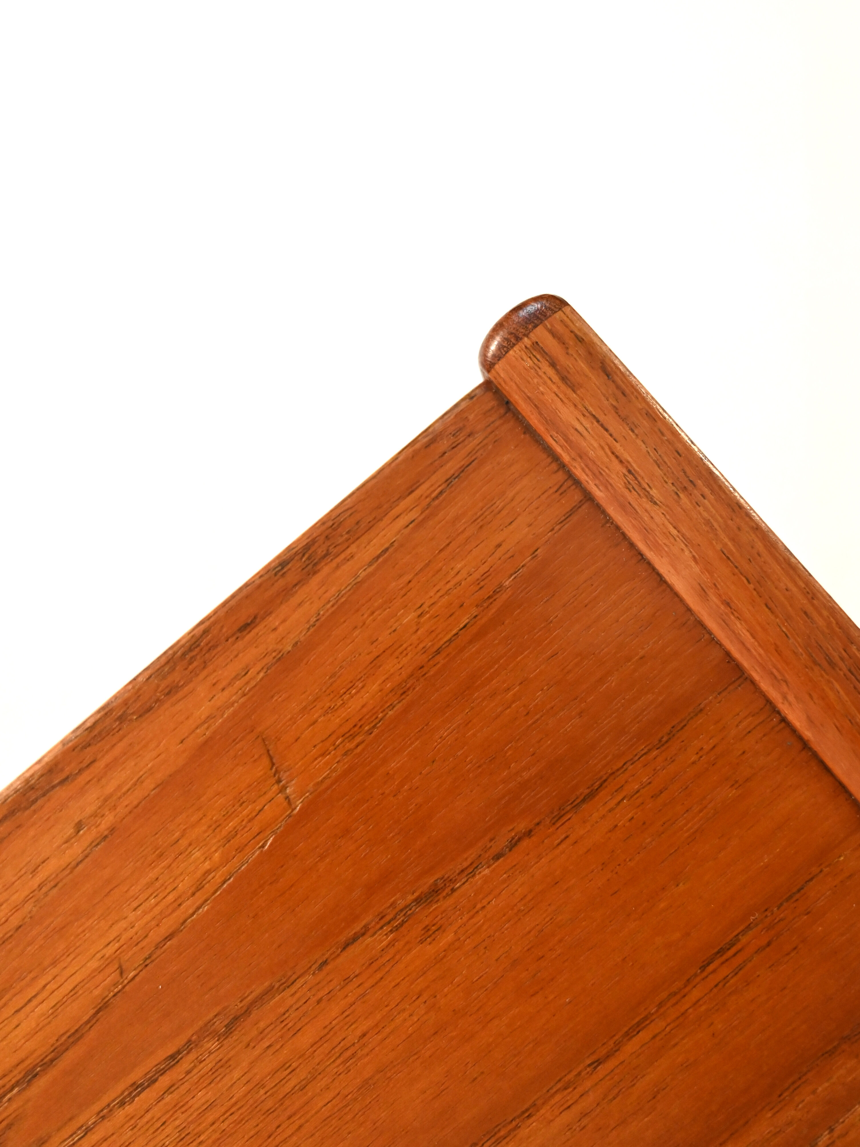 Buffet scandinave avec trois tiroirs