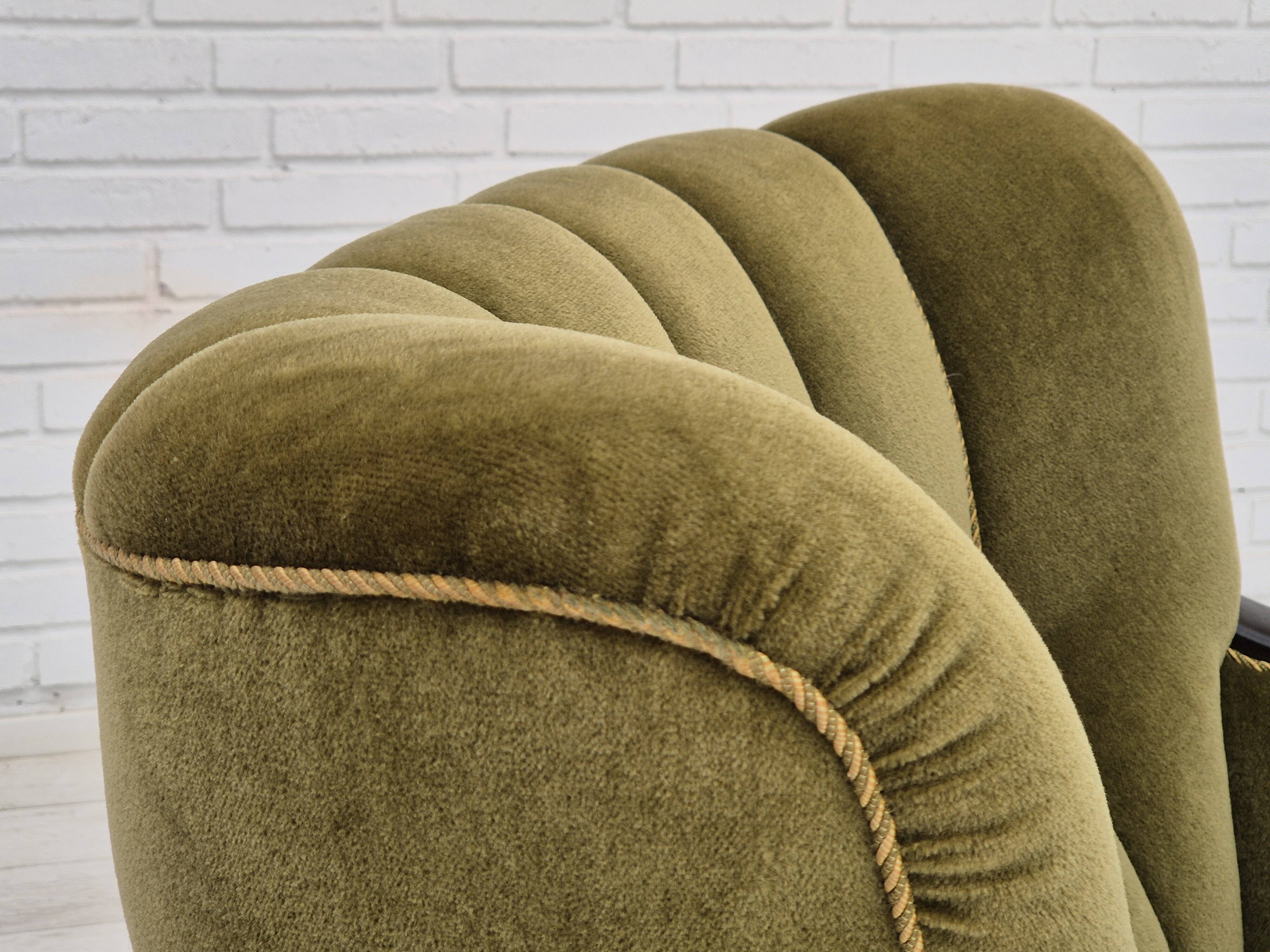 Fauteuil danois en tissu vert et chêne, 1960