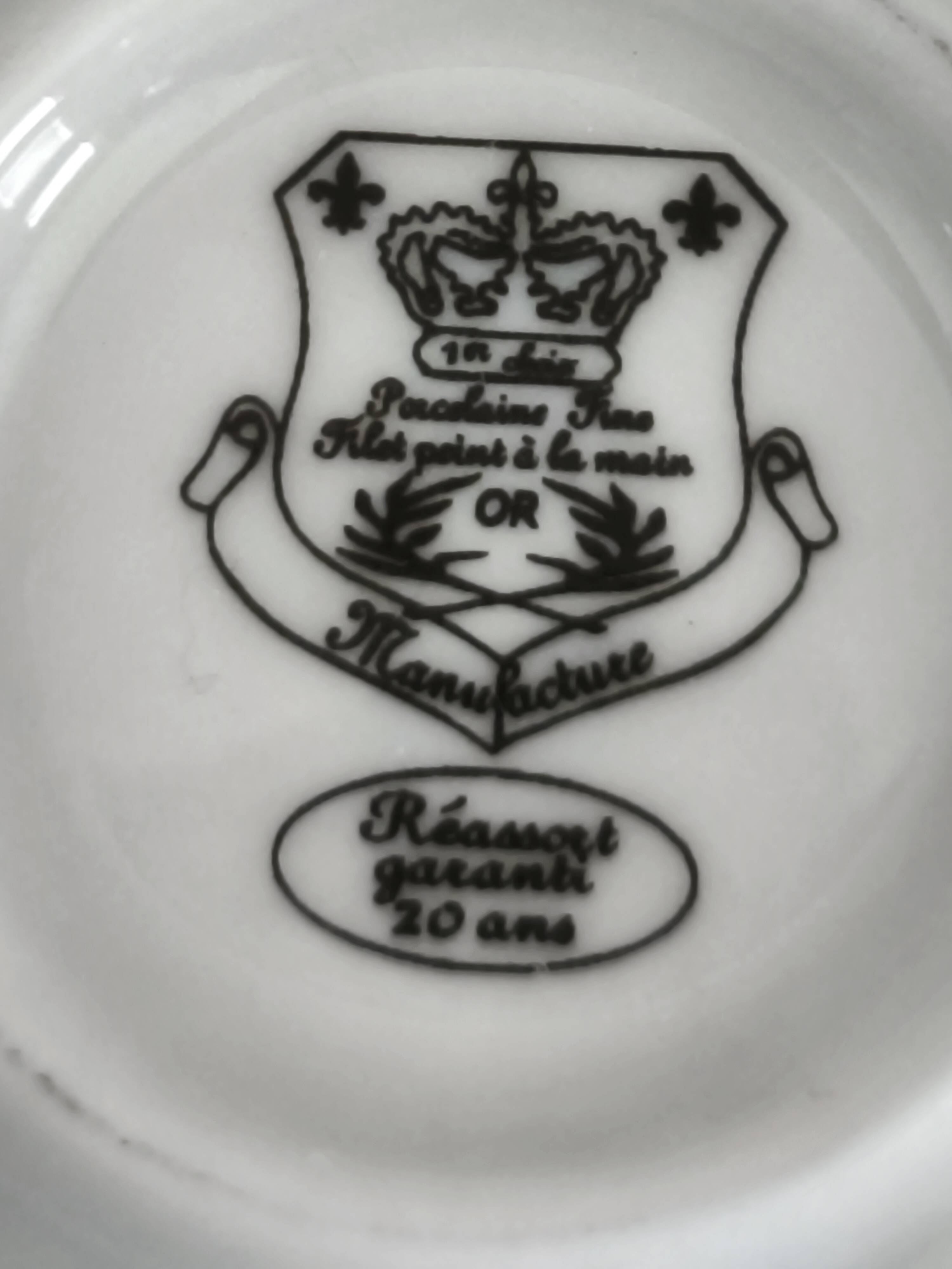 Porcelain mignardise dish with ear handles, double gold line manufacture.