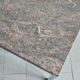Table d'appoint vintage en granit rose 1970