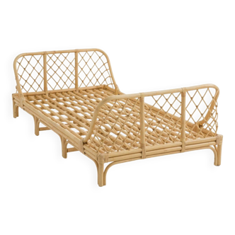 Rattan bed