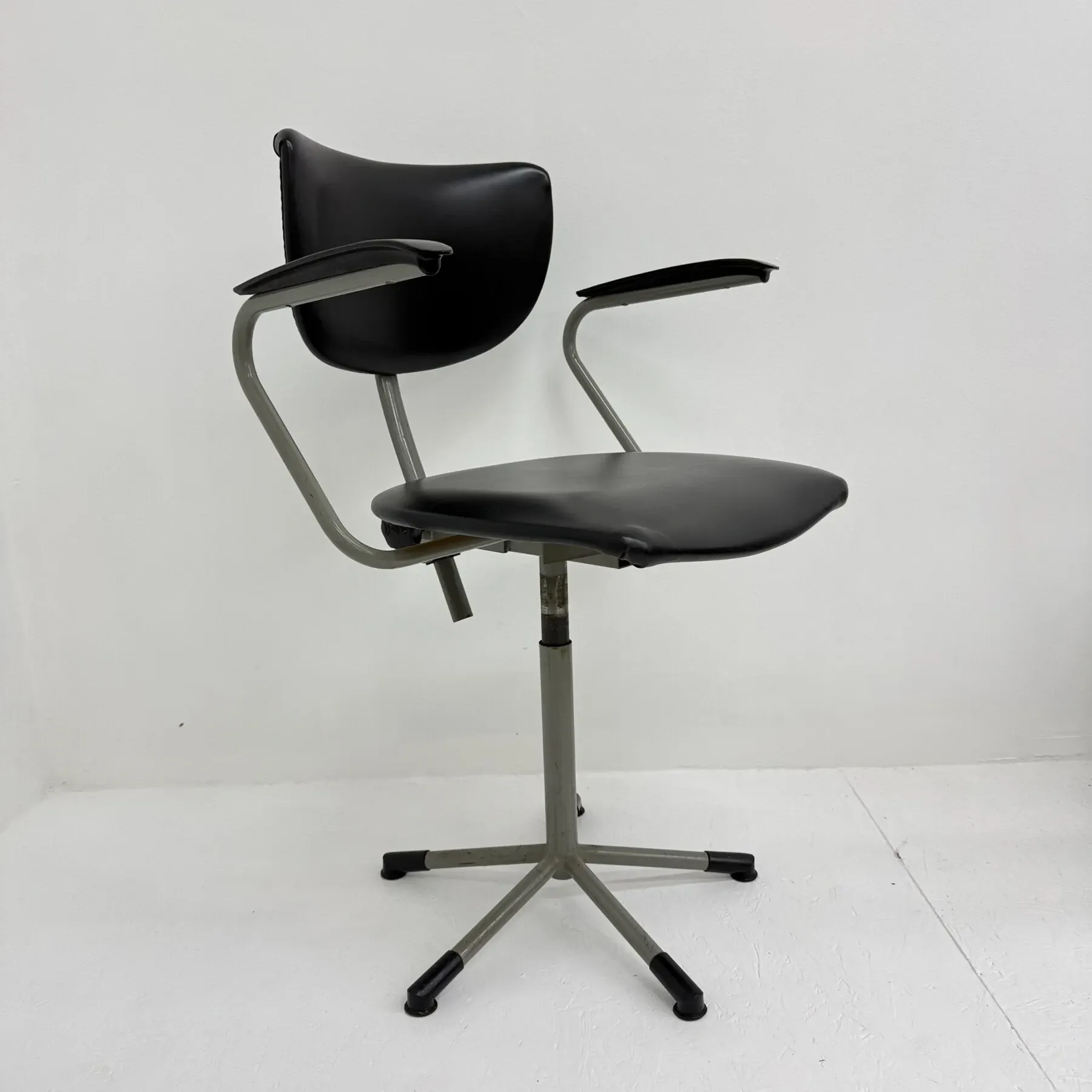 Mid-century 3311 desk chair by Toon de Wit for Gebroeders de Wit, 1960s