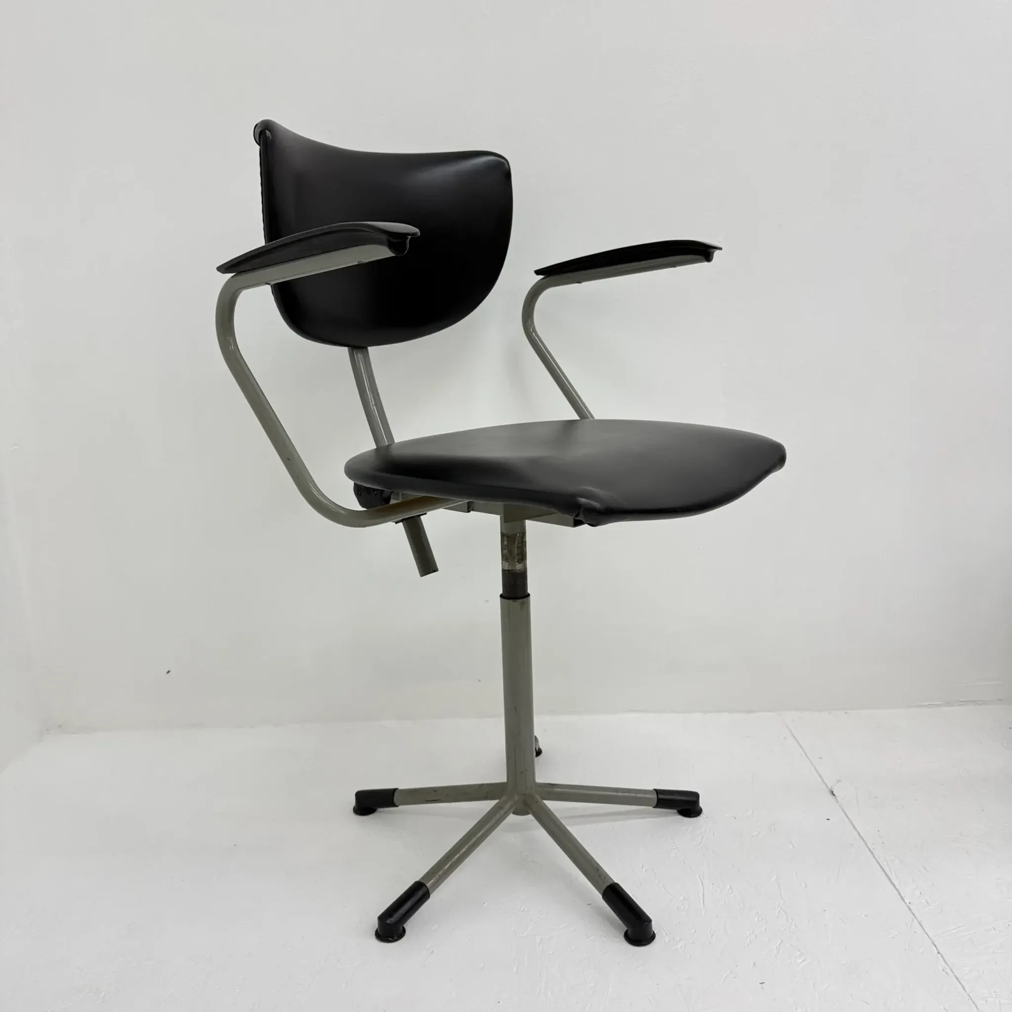 Mid-century 3311 desk chair by Toon de Wit for Gebroeders de Wit, 1960s