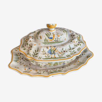 Tureen in Moustiers Sainte Marie