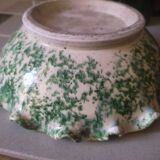 Ceramic bowl with hemmed edges