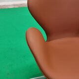 Pair Arne Jacobsen Swan chairs Fritz hansen