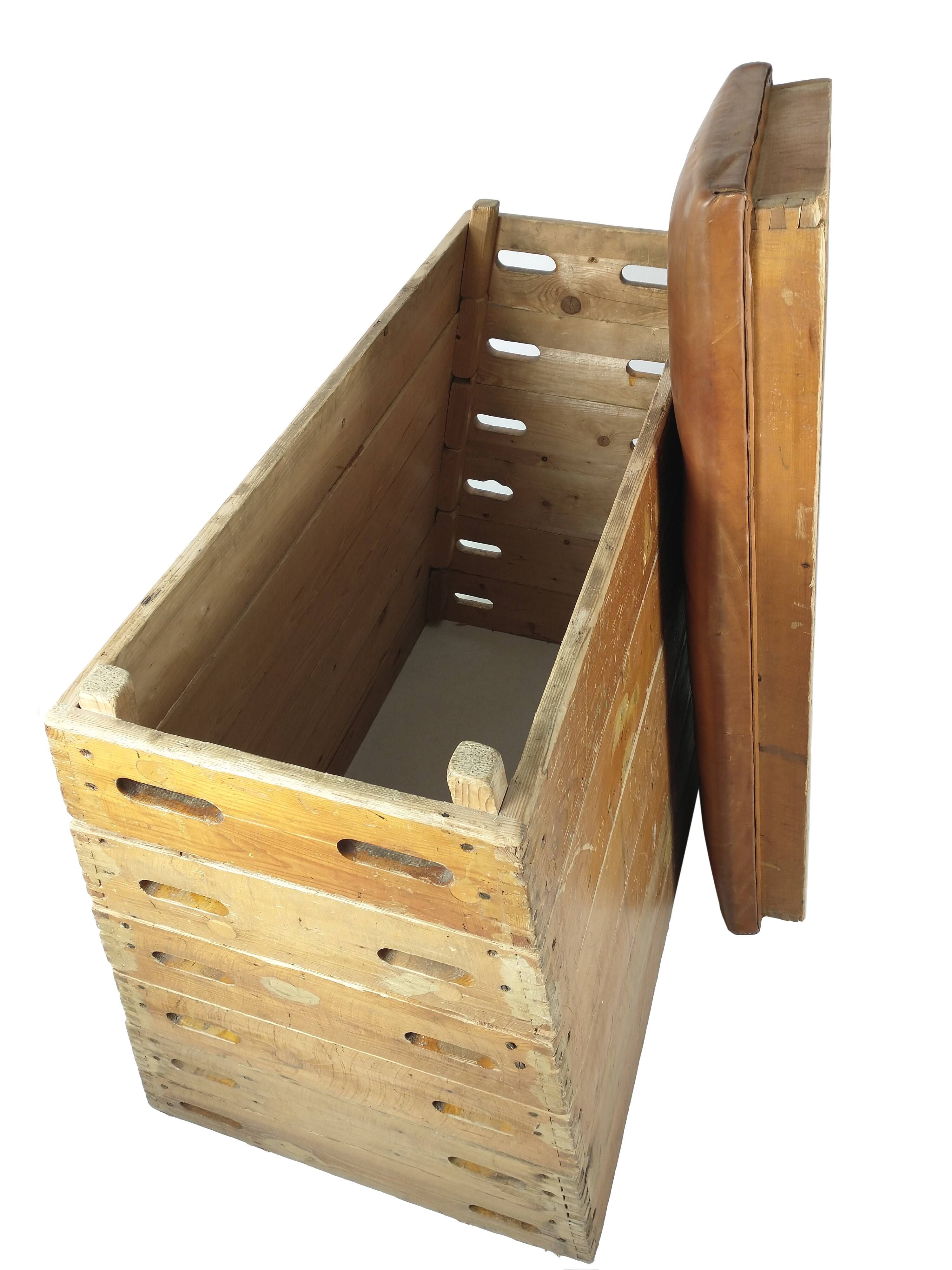 Antique wooden and leather gymnastic box with a jumping hill, 1930er