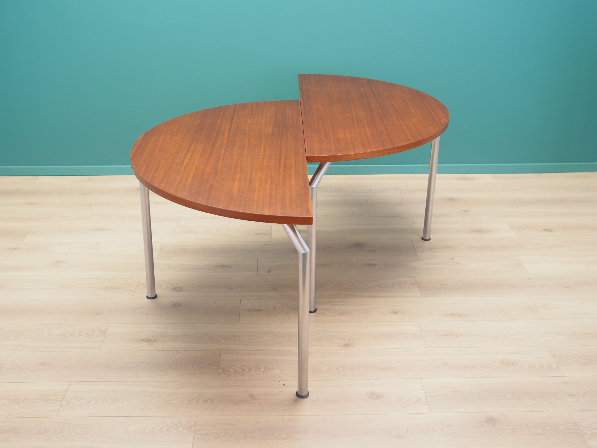Table demi-ronde en teck, design danois, années 1970, fabricant: Bent Krogh