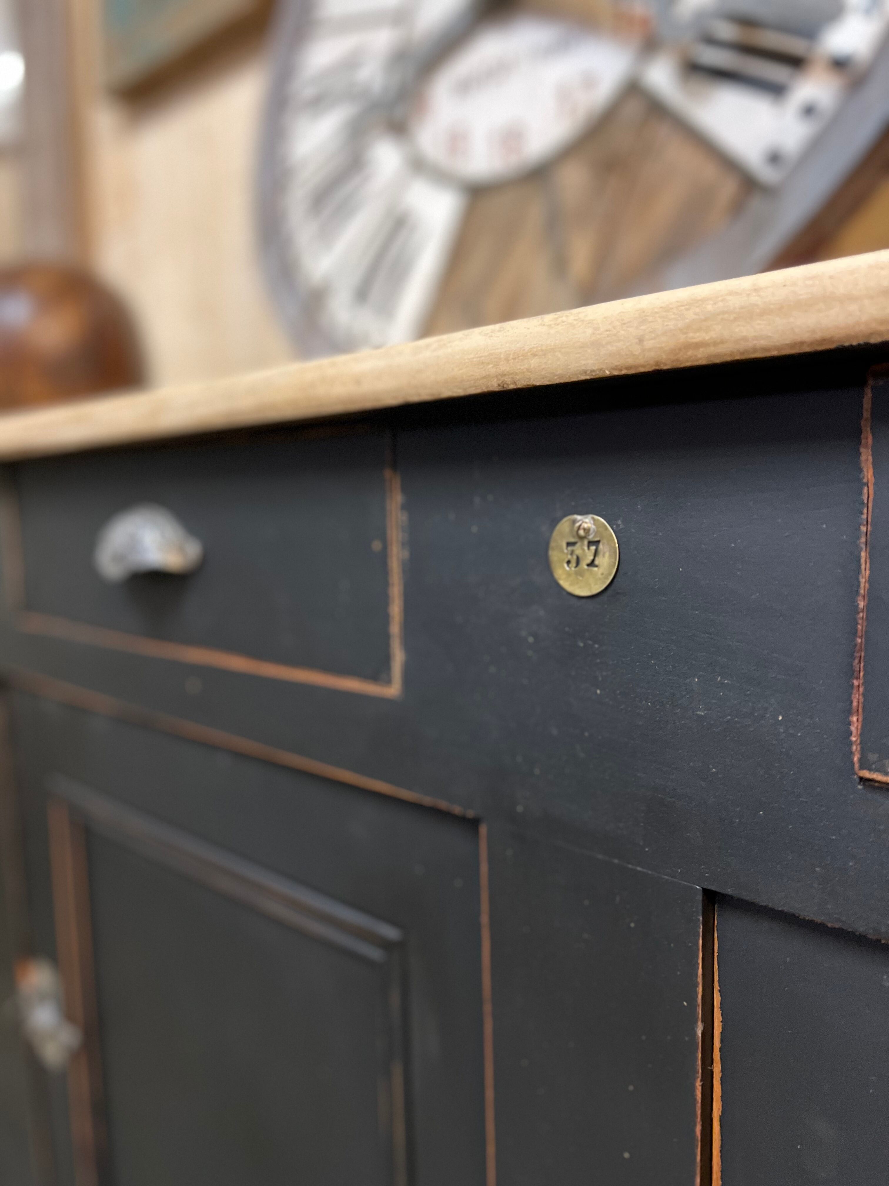 Buffet enfilade of trade