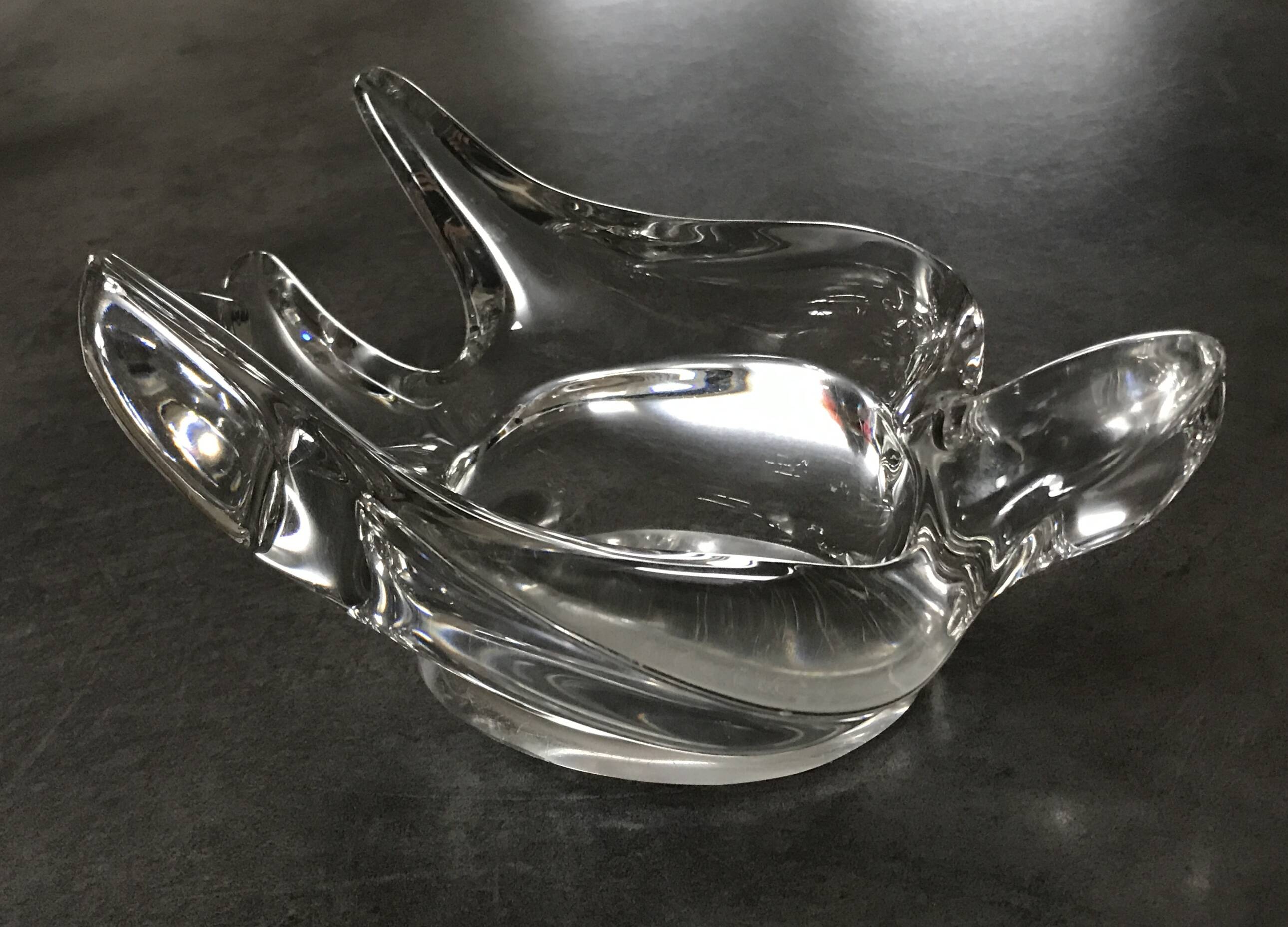 Bird-shaped paperweight, crystal swallow