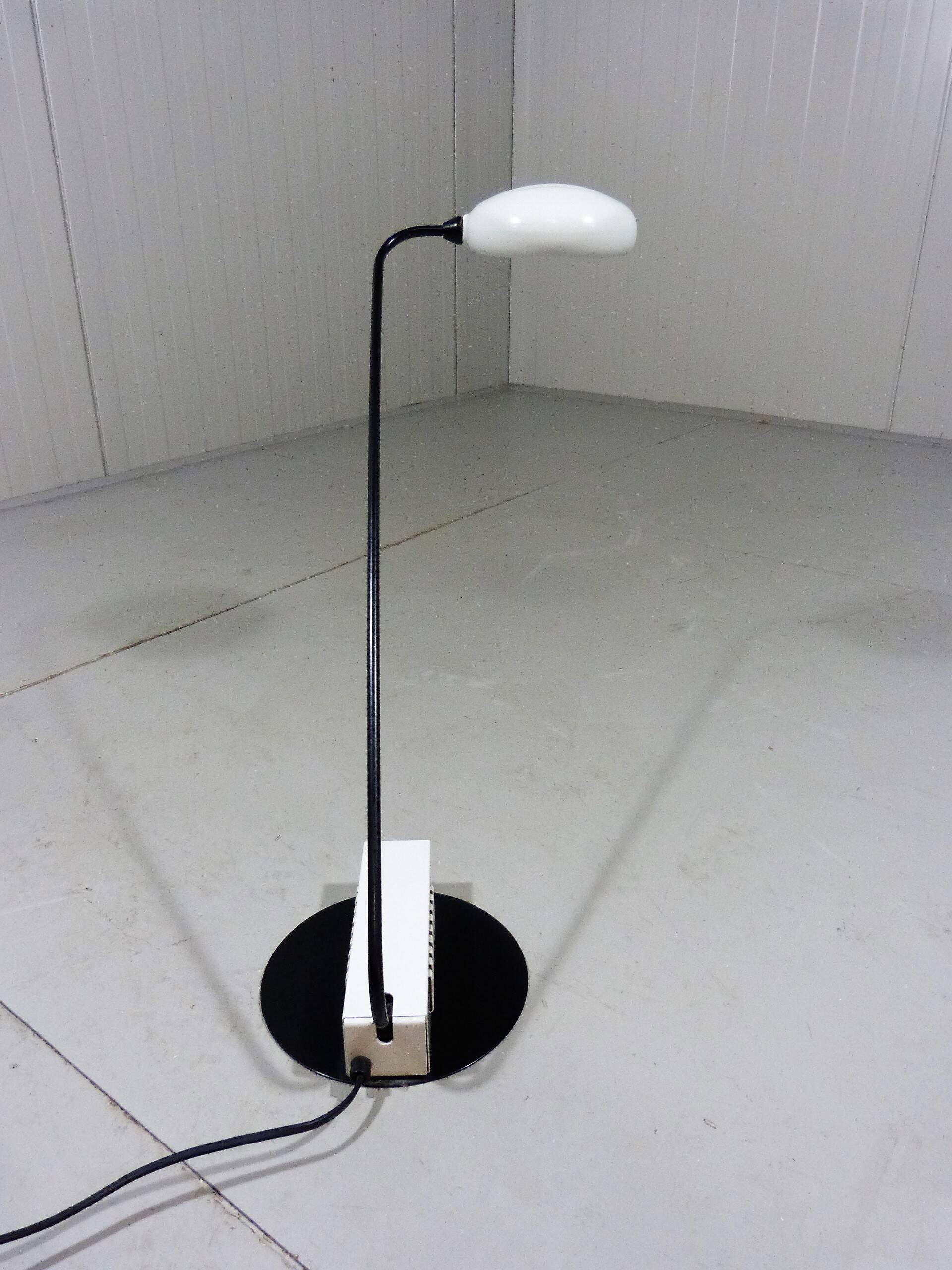 Italian desk lamp in white & black, 1980’s