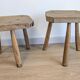 Paire de tabourets brutalistes anciens en bois massif