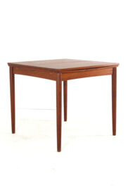 Compact Poul Hundevad for Hundevad & Co extendable dining table