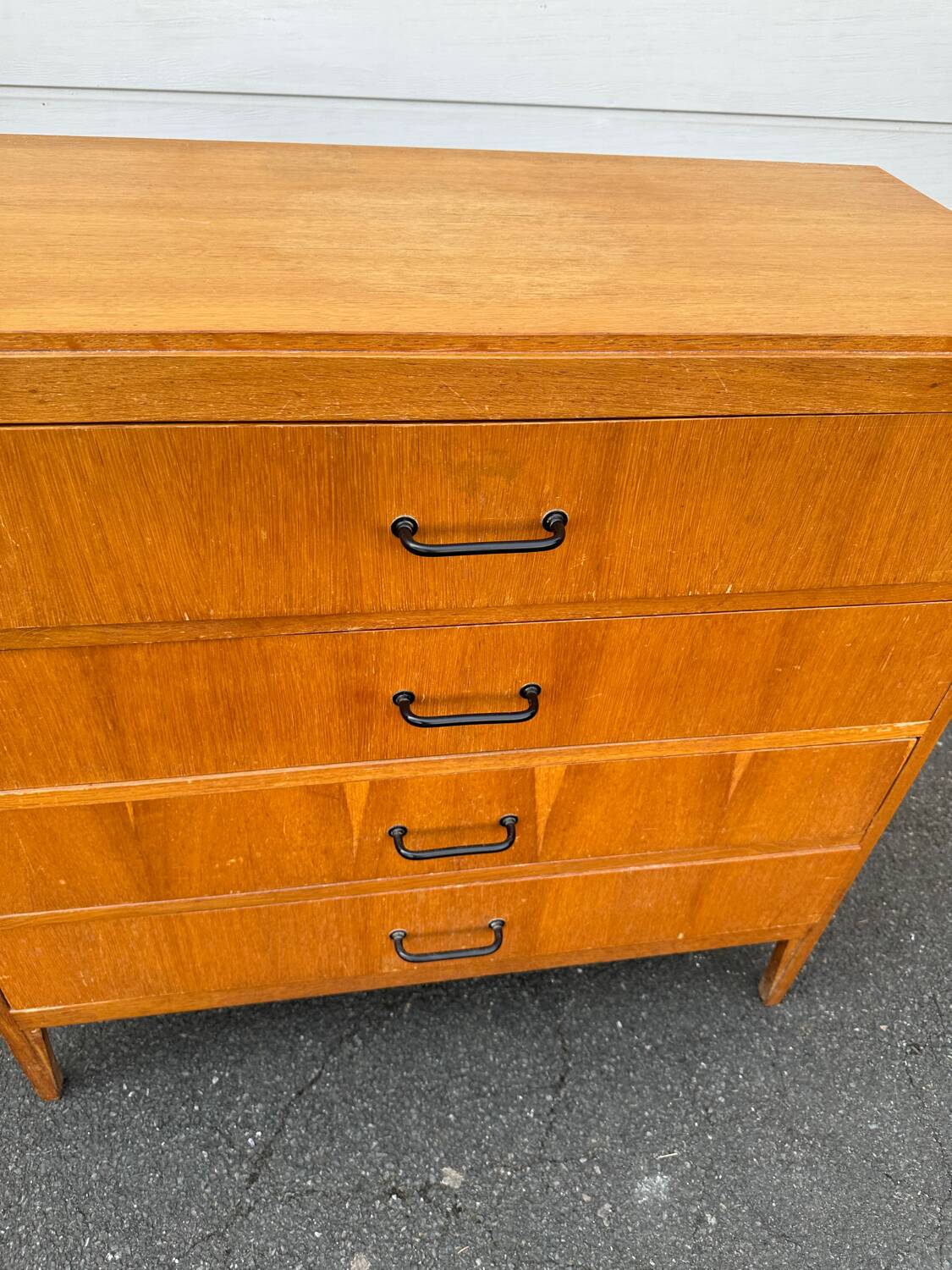 Chest of drawers