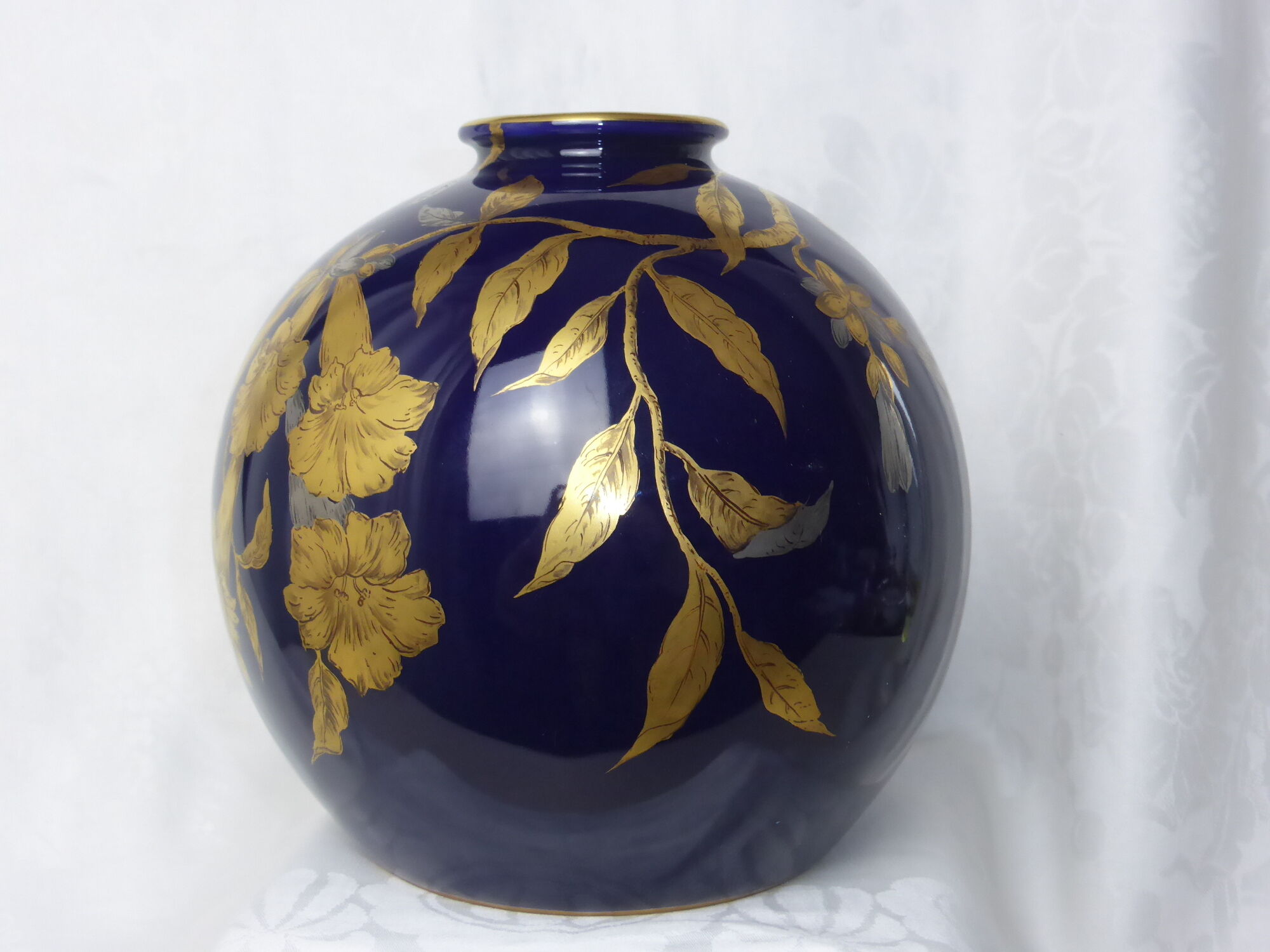Vase in Limoges porcelain midnight blue signed Chaufriasse-Diam. 20cm