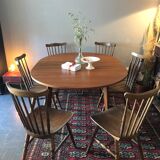 Extendable vintage roundtable