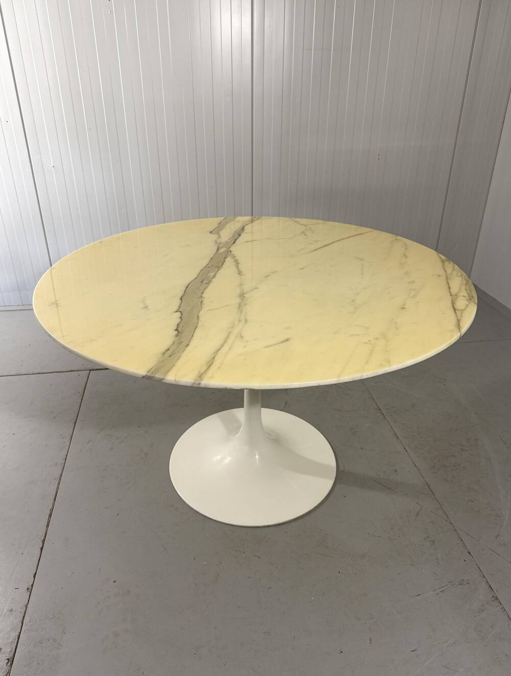 Round marble dining table with tulip foot 1960’s