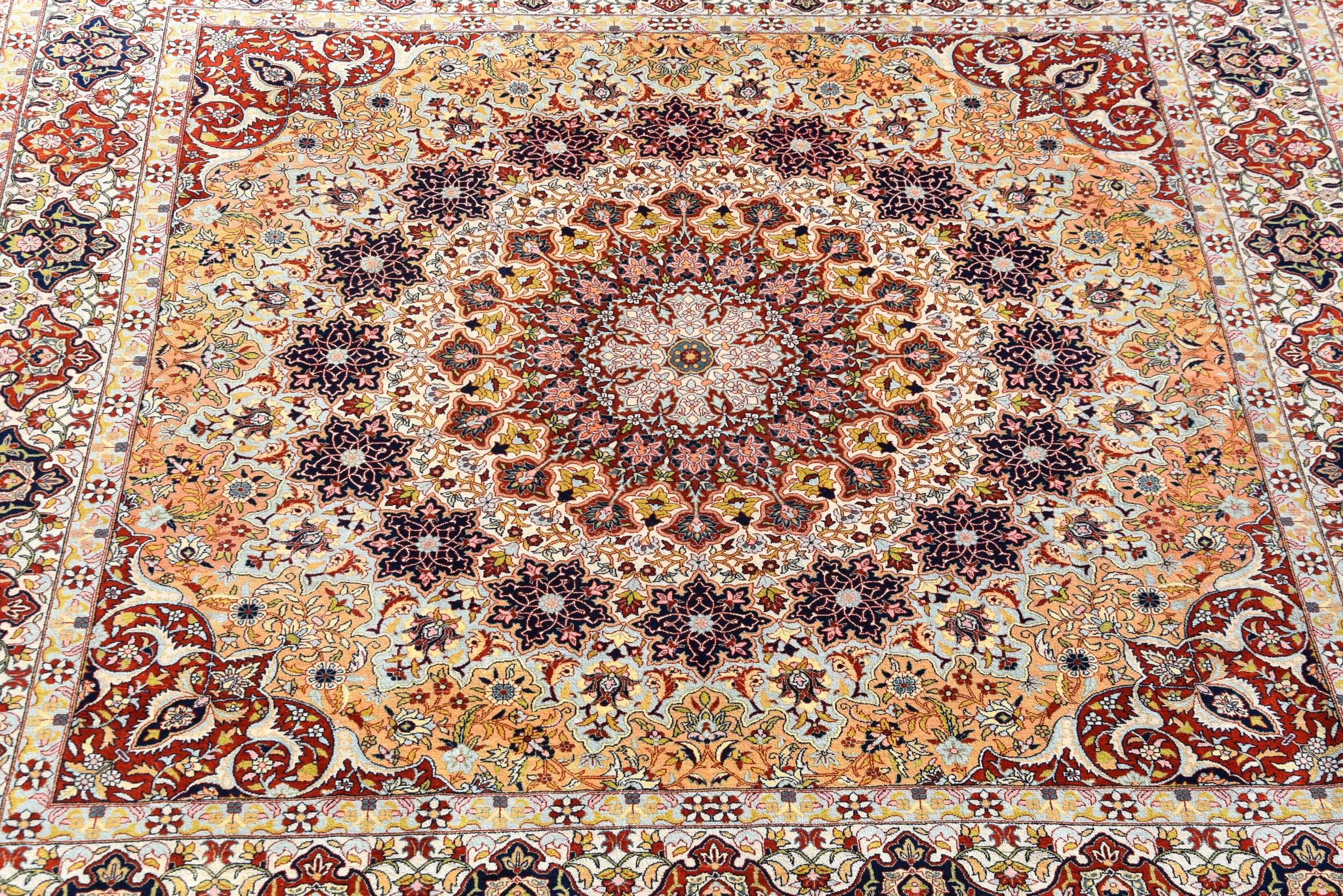 Egyptian Oriental Rug: 2.00 x 2.00 Meters - Pure Silk - Handmade