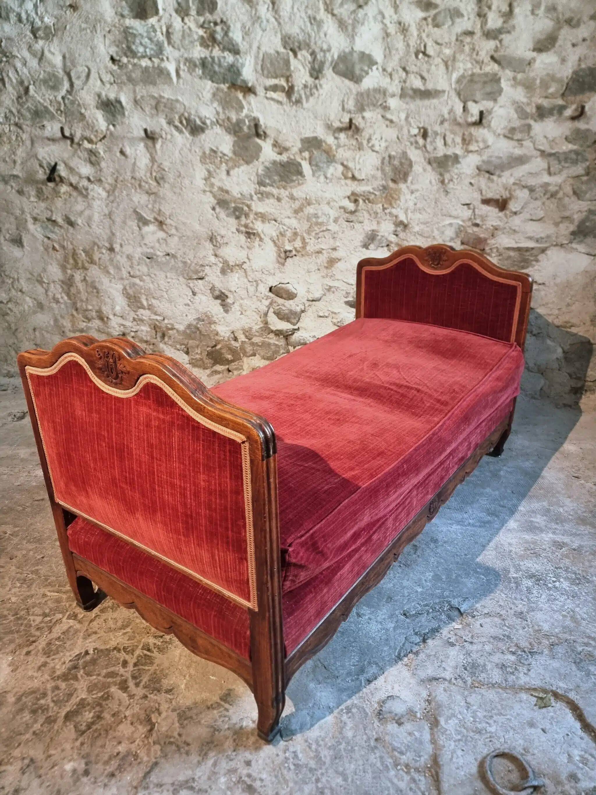 Antique French Louis XV style daybed – single bed – adjustable leg – beech frame – circa 1880–1920