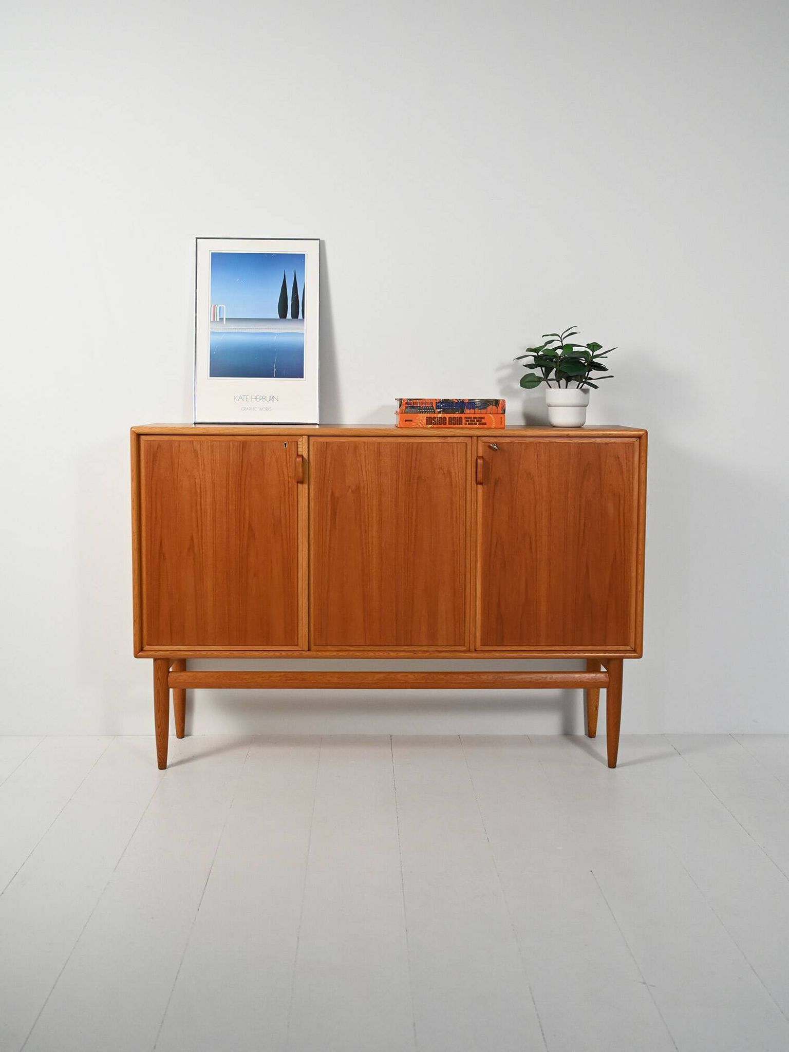 Buffet haut scandinave, années 1950/60, chêne et teck, trois portes