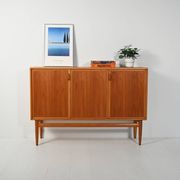 Buffet haut scandinave, années 1950/60, chêne et teck, trois portes