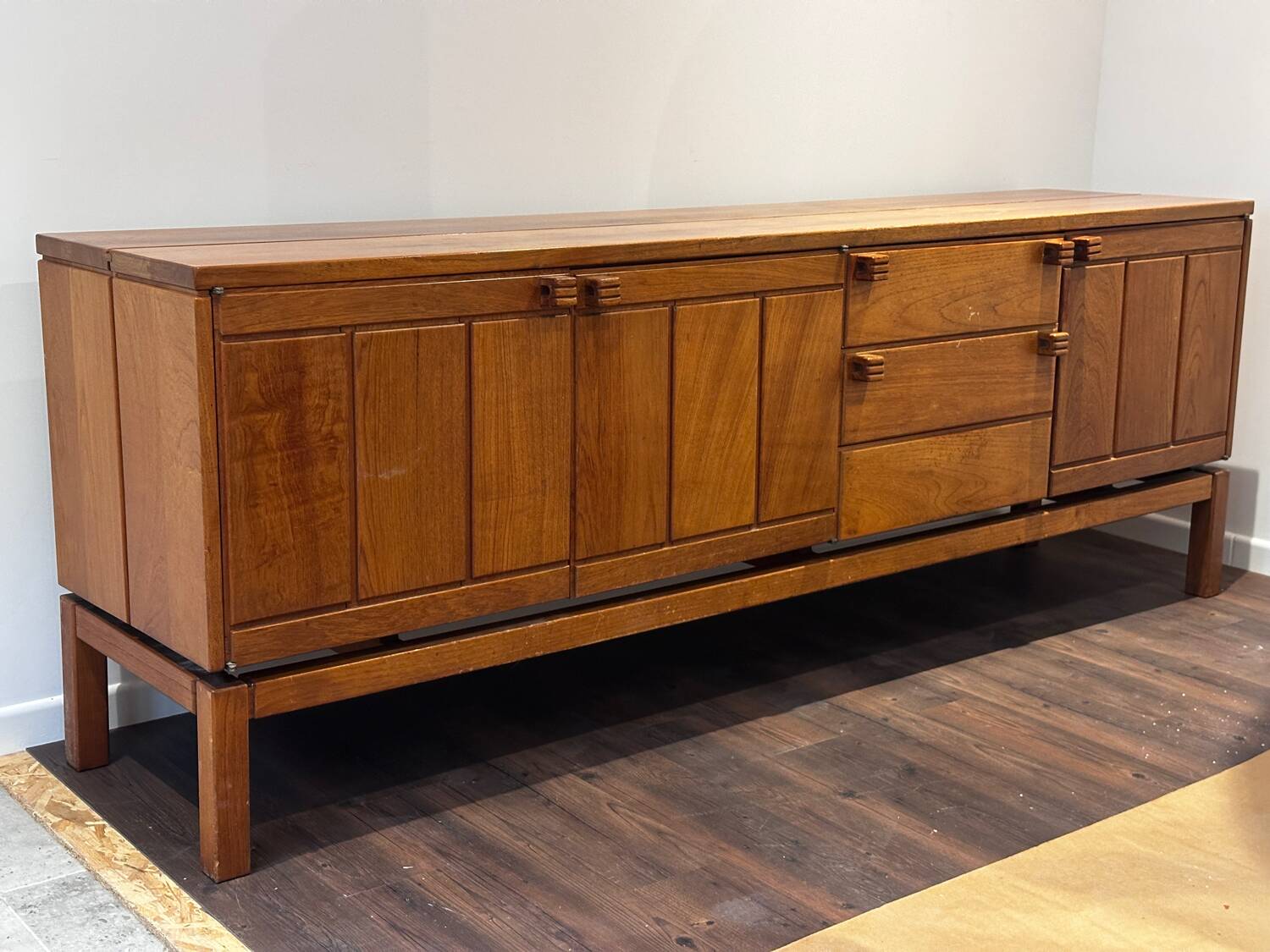 Solid elm sideboard – Brutalist & Modernist design, circa 1960-70