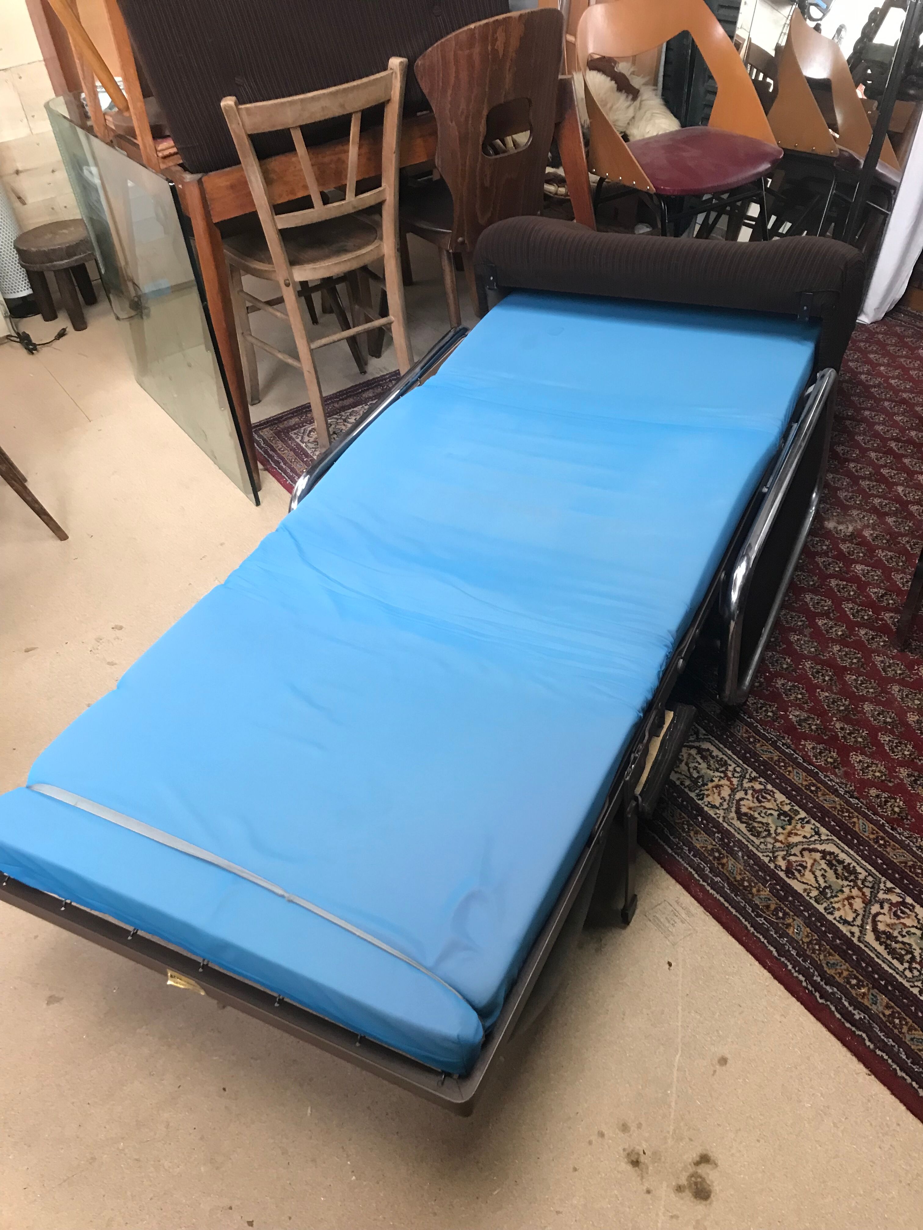 Chauffeuse convertible année 60 pour Beka France