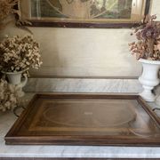 Grand plateau vintage,  marqueterie de bois sous verre