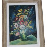 Ancient bouquet of flowers table