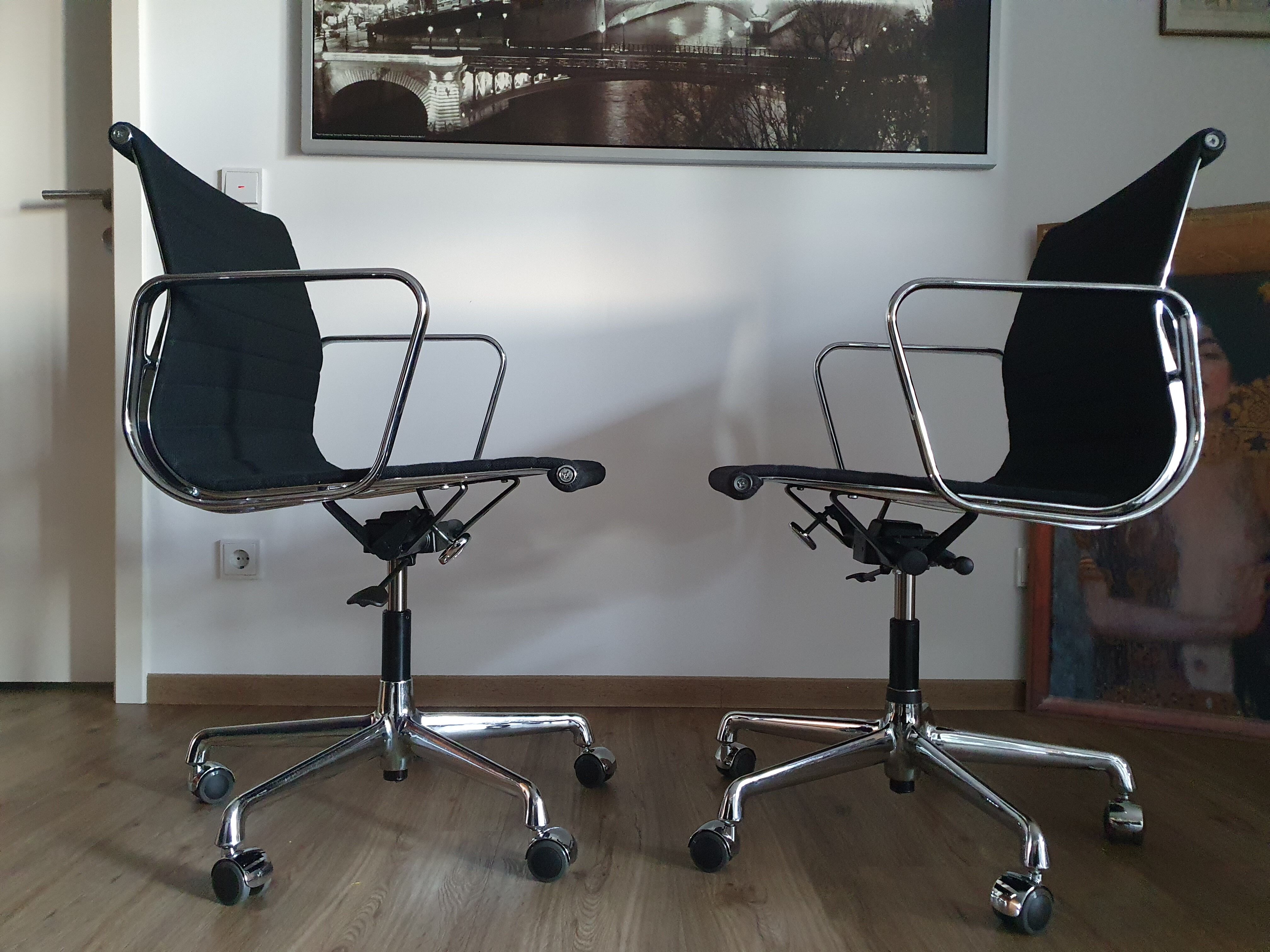 EA 117 Office chairs by Charles & Ray Eames for Vitra