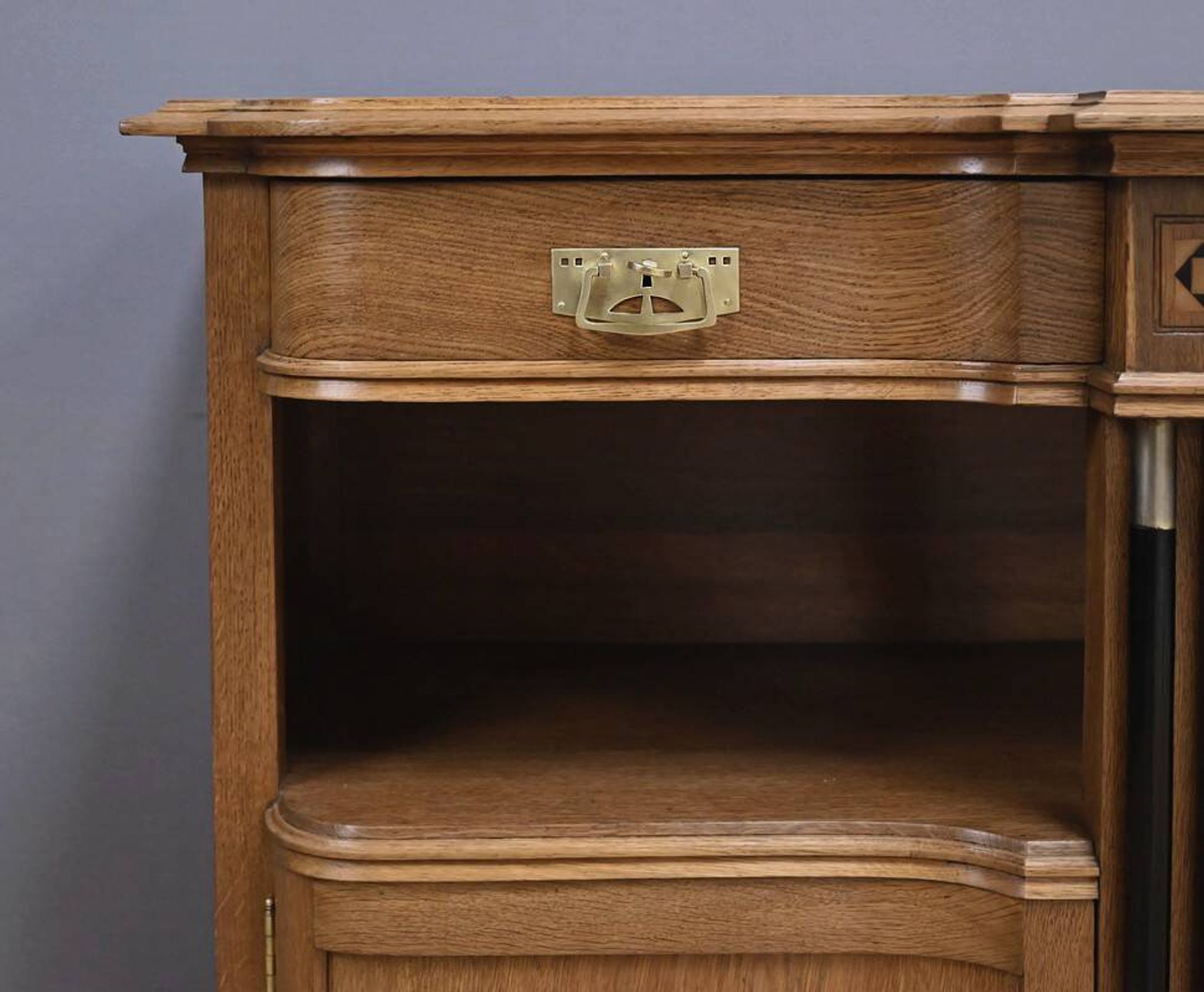 Buffet desserte en chêne dans le style Gustave Serrurier-Bovy, art déco – 1930